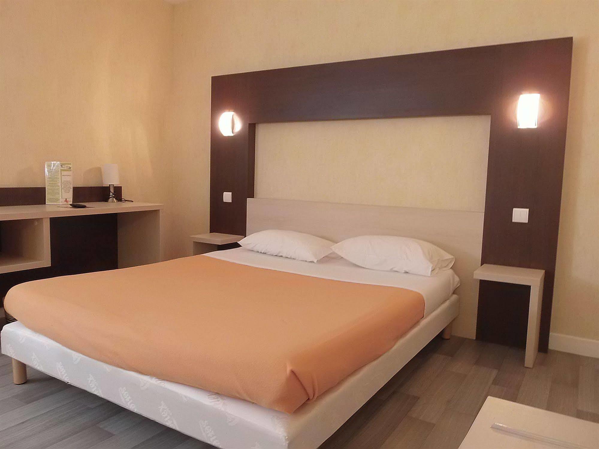 Hotel Azur Saint Junien Cit'Hotel Exterior photo